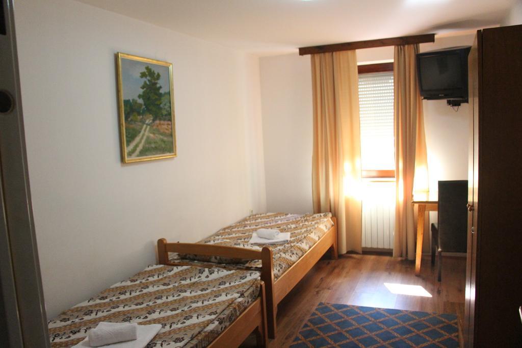 Hostel S Нови-Сад Экстерьер фото